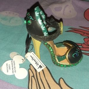 2015 Disney Anna Frozen Runway Ornament Heel